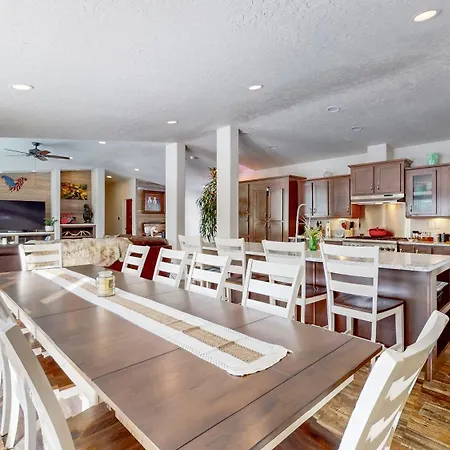 New! Grand Manor - Close To Tamarack And Lake Cascade - Pet Friendly - Fenced Yard - Trailer Parking